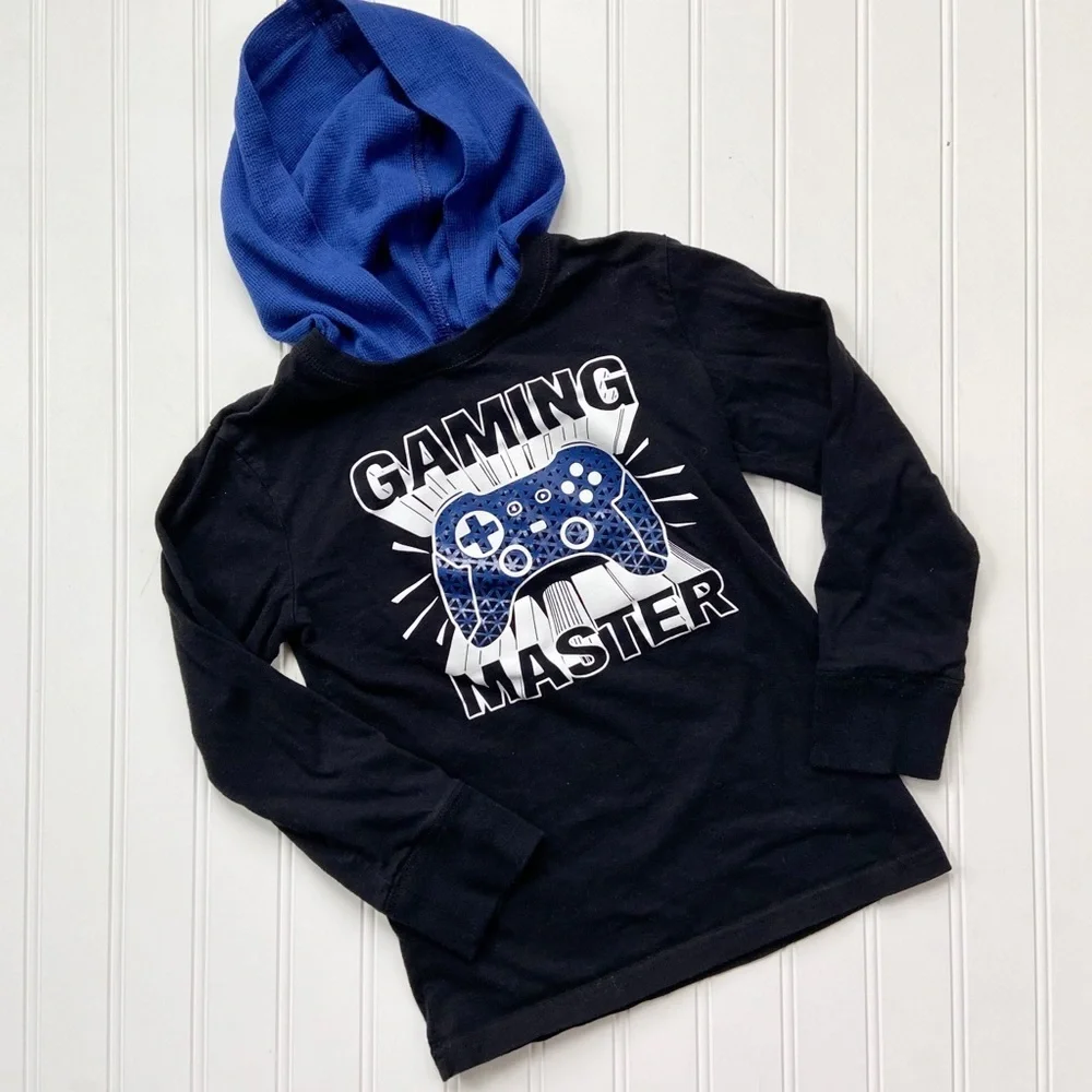 •The Children’s Place• Hooded graphic tee